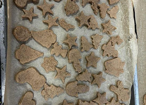 Grafika 22: Zajęcia kulinarne w klasie 2 - pieczemy pierniki