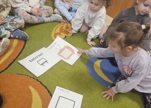 Grafika 3: Luty – Miesiąc Bezpiecznego Internetu w naszej szkole