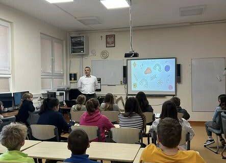 Grafika 1: "Hejt w sieci i w życiu”- warsztaty dla uczniów