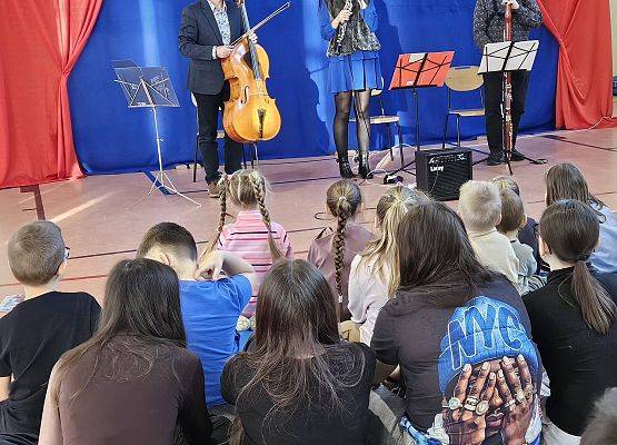 Grafika 4: Podróż po świecie muzyki filmowej - spotkanie z Agencją artystyczną ARTIZMA