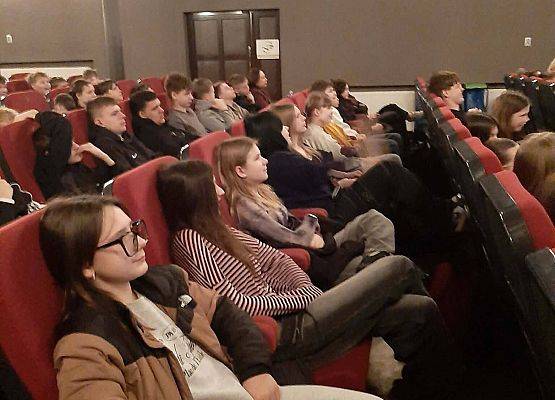 Grafika 3: Wyjazd do kina