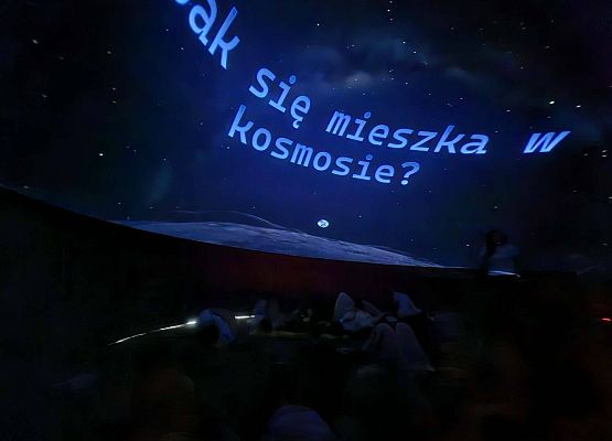 Grafika 2: Interaktywne zajęcia z mobilnym planetarium