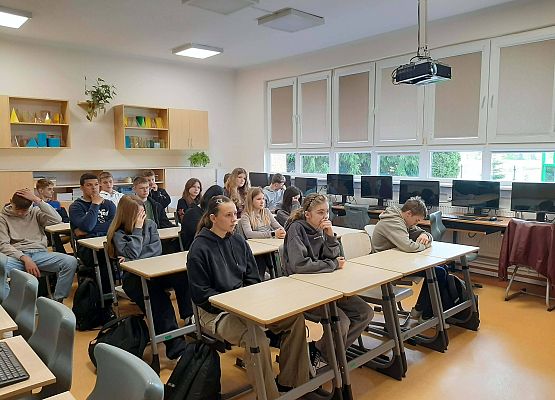 Grafika 3: Spotkanie z przedstawicielami Powiatowego Urzędu Pracy w Lęborku w ramach akcji „Funduszowy Maj”.
