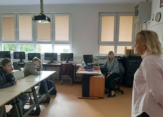 Grafika 2: Spotkanie z przedstawicielami Powiatowego Urzędu Pracy w Lęborku w ramach akcji „Funduszowy Maj”.