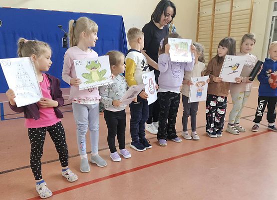 Grafika 5: Muzycy z Agencji Artystycznej "Artizma" przyjechali do nas z muzyczną niespodzianką pt." Z muzyką przez świat"