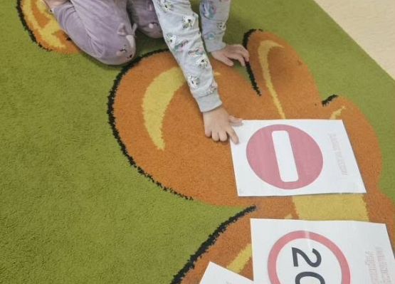 Grafika 2: Bezpieczny przedszkolak na drodze