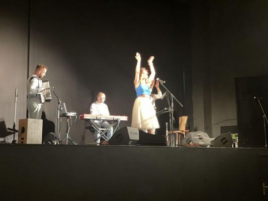 Grafika #6: Koncert kaszubskiej piosenkarki Weroniki Korthals