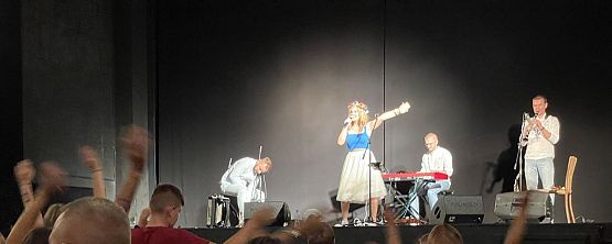 Grafika #7: Koncert kaszubskiej piosenkarki Weroniki Korthals