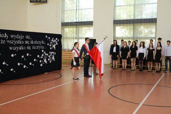 Grafika #0: "Kiedy wydaje się, że wszystko się skończyło"- koniec roku szkolnego