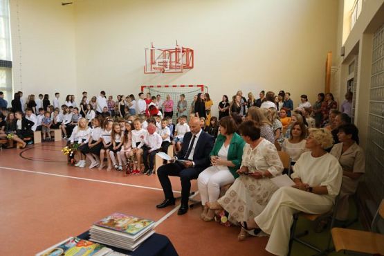 Grafika #1: "Kiedy wydaje się, że wszystko się skończyło"- koniec roku szkolnego