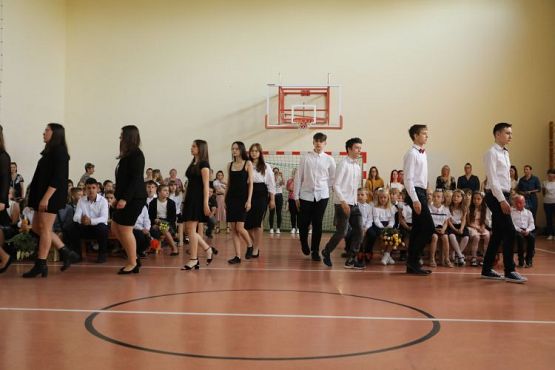 Grafika #3: "Kiedy wydaje się, że wszystko się skończyło"- koniec roku szkolnego