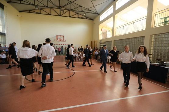 Grafika #4: "Kiedy wydaje się, że wszystko się skończyło"- koniec roku szkolnego