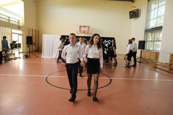 Grafika #7: "Kiedy wydaje się, że wszystko się skończyło"- koniec roku szkolnego