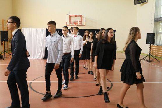 Grafika #8: "Kiedy wydaje się, że wszystko się skończyło"- koniec roku szkolnego