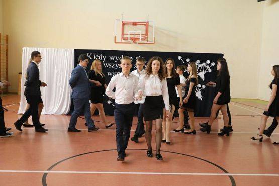 Grafika #15: "Kiedy wydaje się, że wszystko się skończyło"- koniec roku szkolnego