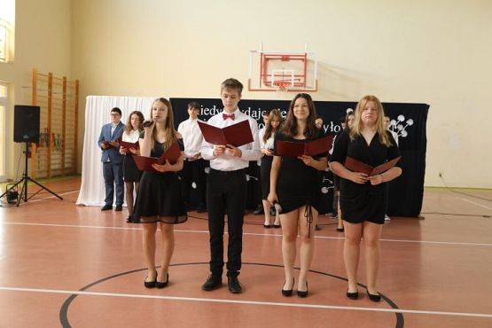 Grafika #19: "Kiedy wydaje się, że wszystko się skończyło"- koniec roku szkolnego