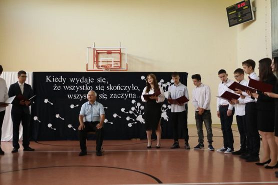 Grafika #32: "Kiedy wydaje się, że wszystko się skończyło"- koniec roku szkolnego