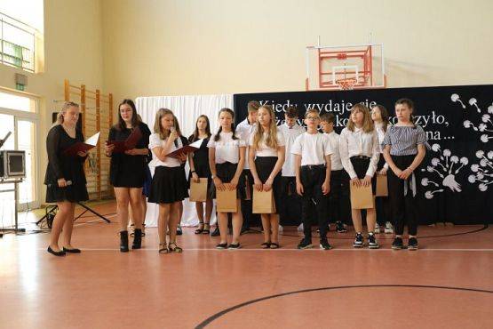 Grafika #42: "Kiedy wydaje się, że wszystko się skończyło"- koniec roku szkolnego