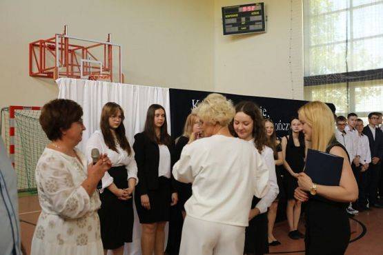 Grafika #56: "Kiedy wydaje się, że wszystko się skończyło"- koniec roku szkolnego