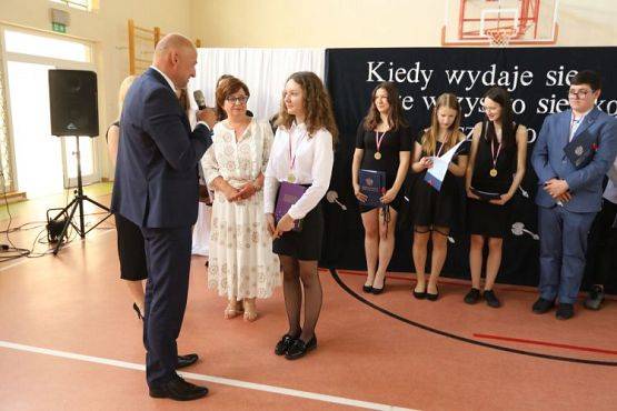 Grafika #73: "Kiedy wydaje się, że wszystko się skończyło"- koniec roku szkolnego