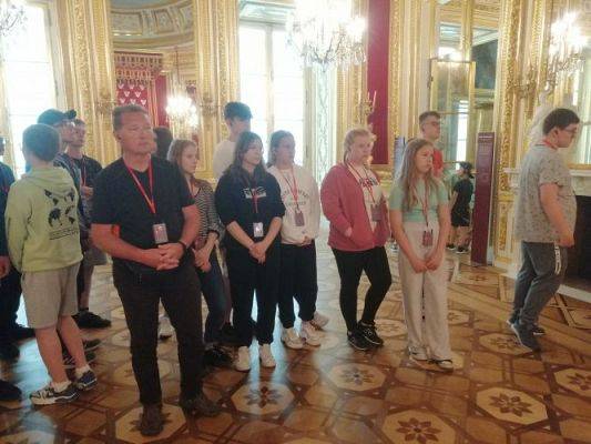 Grafika #7: Wycieczka do Warszawy klasy 8