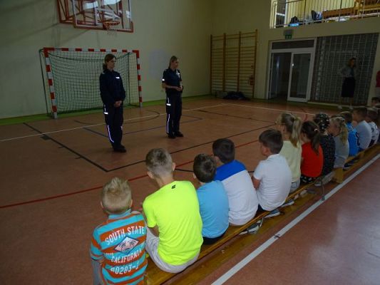 Grafika #0: Spotkanie z Policją