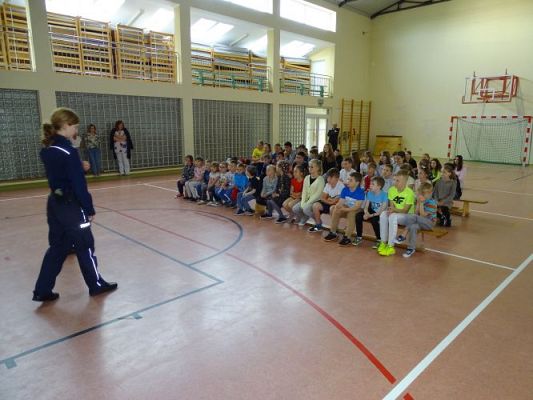 Grafika #1: Spotkanie z Policją