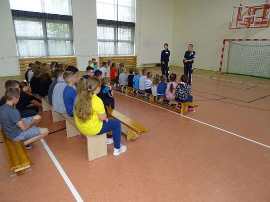 Grafika #3: Spotkanie z Policją