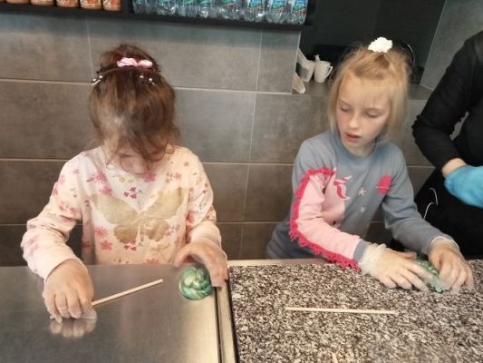 Grafika #45: Manufaktura Słodyczy w Łebie