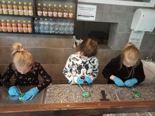 Grafika #47: Manufaktura Słodyczy w Łebie