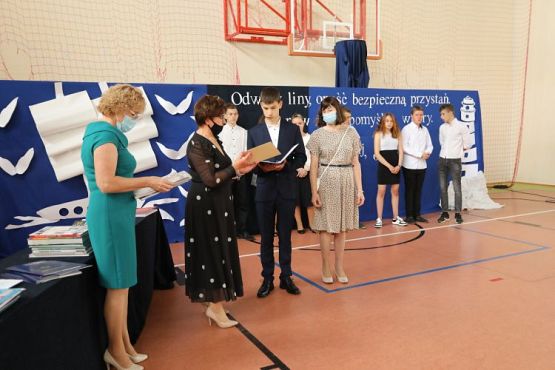 Grafika #13: Zakończenie roku szkolnego 2020/2021