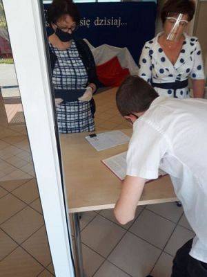 Grafika #0: Zakończenie roku szkolnego 2019/2020 - rozdanie świadectw