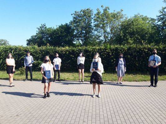 Grafika #2: Zakończenie roku szkolnego 2019/2020 - rozdanie świadectw