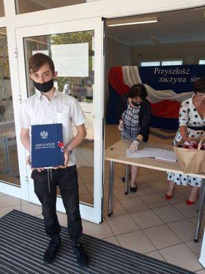 Grafika #3: Zakończenie roku szkolnego 2019/2020 - rozdanie świadectw