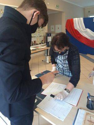 Grafika #6: Zakończenie roku szkolnego 2019/2020 - rozdanie świadectw