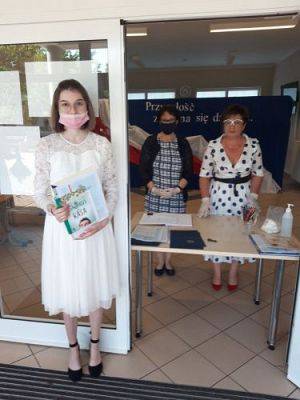 Grafika #9: Zakończenie roku szkolnego 2019/2020 - rozdanie świadectw