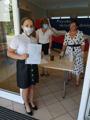 Grafika #14: Zakończenie roku szkolnego 2019/2020 - rozdanie świadectw