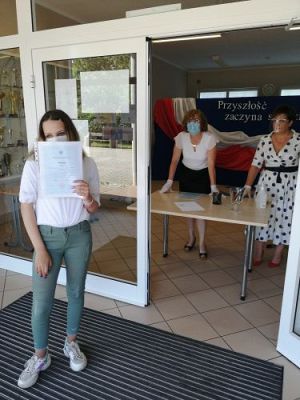 Grafika #15: Zakończenie roku szkolnego 2019/2020 - rozdanie świadectw