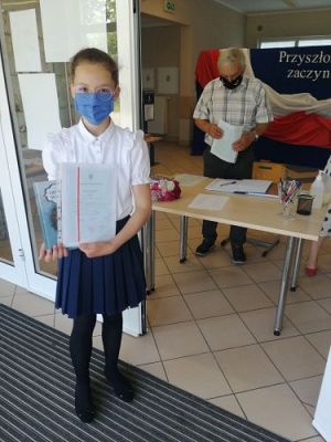 Grafika #18: Zakończenie roku szkolnego 2019/2020 - rozdanie świadectw