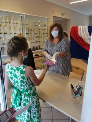 Grafika #27: Zakończenie roku szkolnego 2019/2020 - rozdanie świadectw