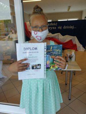 Grafika #28: Zakończenie roku szkolnego 2019/2020 - rozdanie świadectw