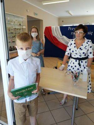 Grafika #35: Zakończenie roku szkolnego 2019/2020 - rozdanie świadectw