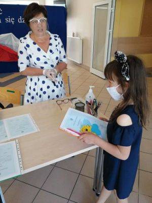 Grafika #37: Zakończenie roku szkolnego 2019/2020 - rozdanie świadectw