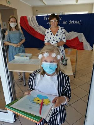 Grafika #38: Zakończenie roku szkolnego 2019/2020 - rozdanie świadectw