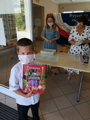 Grafika #39: Zakończenie roku szkolnego 2019/2020 - rozdanie świadectw