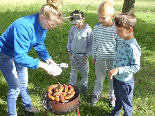 Grafika #10: Piknik w klasie pierwszej