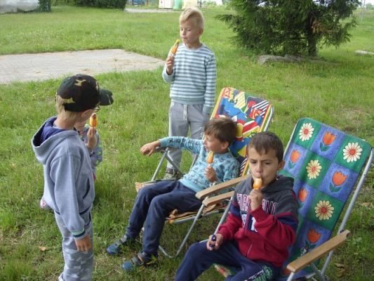 Grafika #14: Piknik w klasie pierwszej