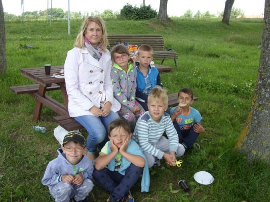 Grafika #17: Piknik w klasie pierwszej