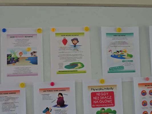 Grafika #7: Spotkanie z policjantem - BEZPIECZNE WAKACJE.