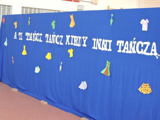 Grafika #3: A Ty tańcz, kiedy inni tańczą